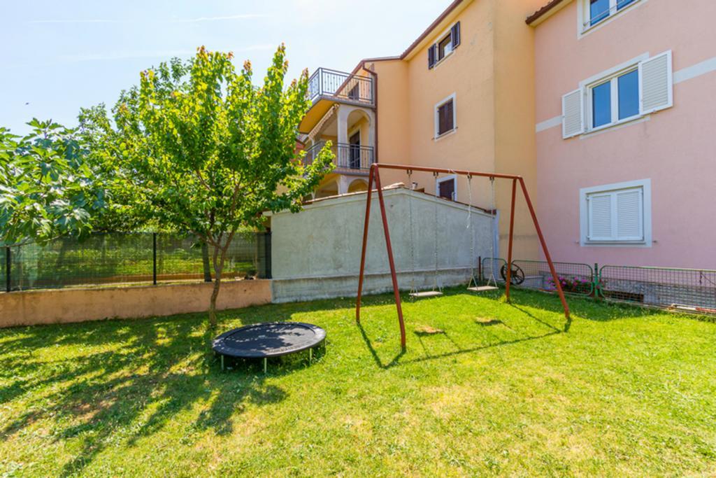 Apartment Mirjana Pula Buitenkant foto