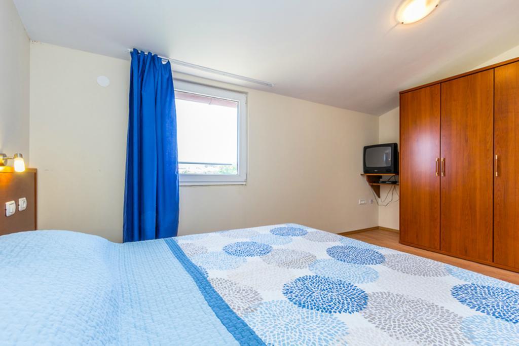Apartment Mirjana Pula Kamer foto