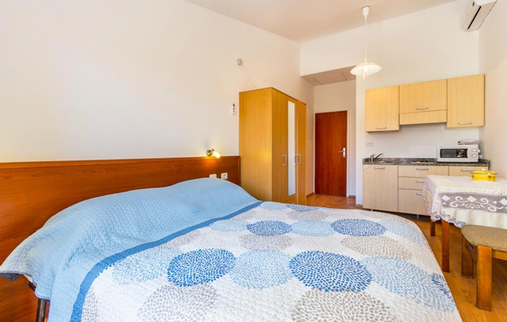 Apartment Mirjana Pula Kamer foto