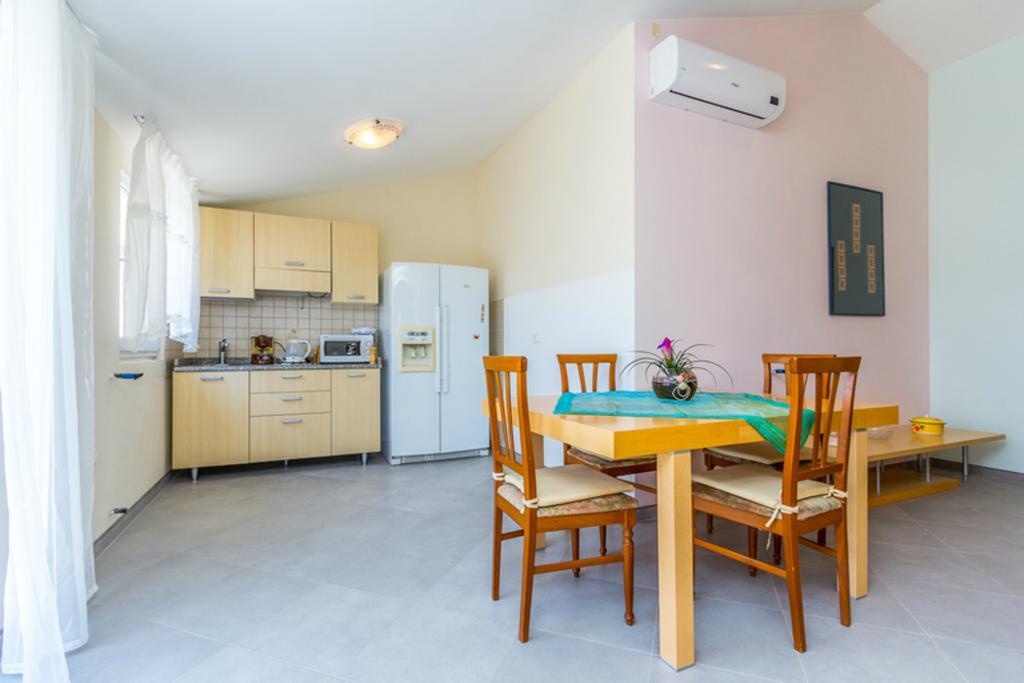 Apartment Mirjana Pula Kamer foto
