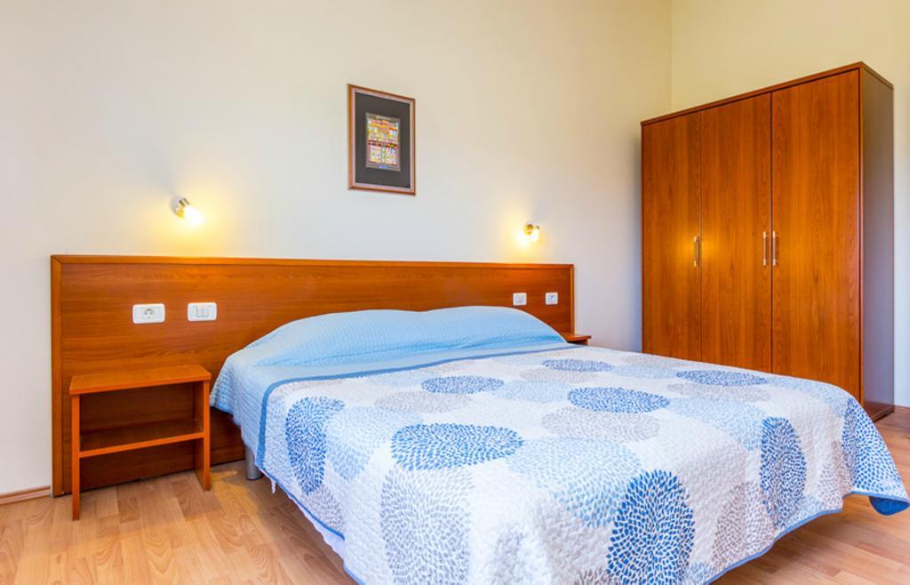 Apartment Mirjana Pula Kamer foto